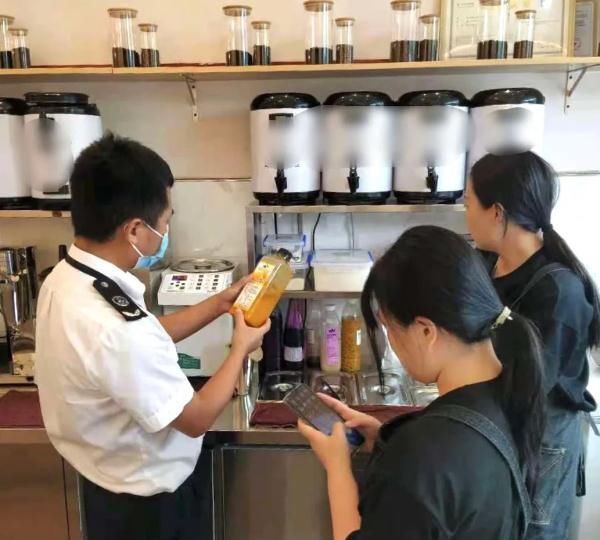 网红茶饮频现安全隐患 多家店铺被查处，或对肝脏造成潜在威胁
